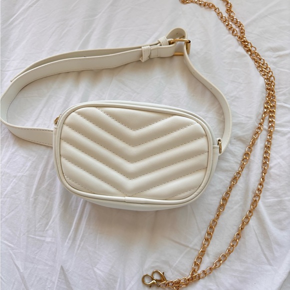 White Quilted Belt Bag w/ Gold Chain Detail - Picture 1 of 4